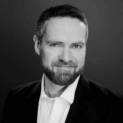 Dr. Axel Klingmann